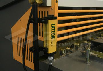 光幕保護.jpg 光幕保護.jpg