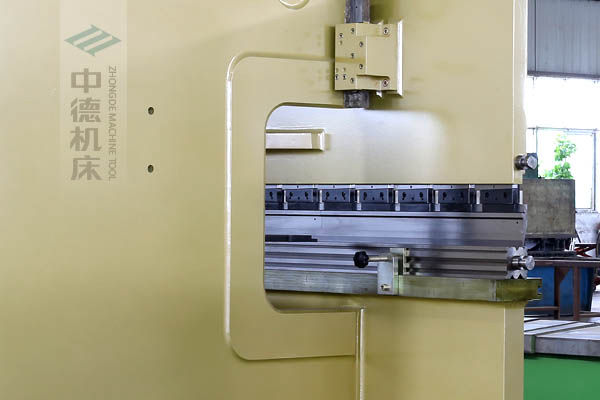 ZDP-20050加強型喉口,有效抵抗機架受力變形.jpg ZDP-20050加強型喉口,有效抵抗機架受力變形.jpg